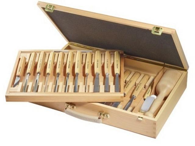 PFEIL HOLZKOFFER MIT 25 WERKZEUGEN 1